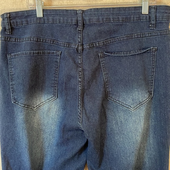 SHEIN curve size 3X straight leg jeans with 5 pockets. - Picture 3 of 9